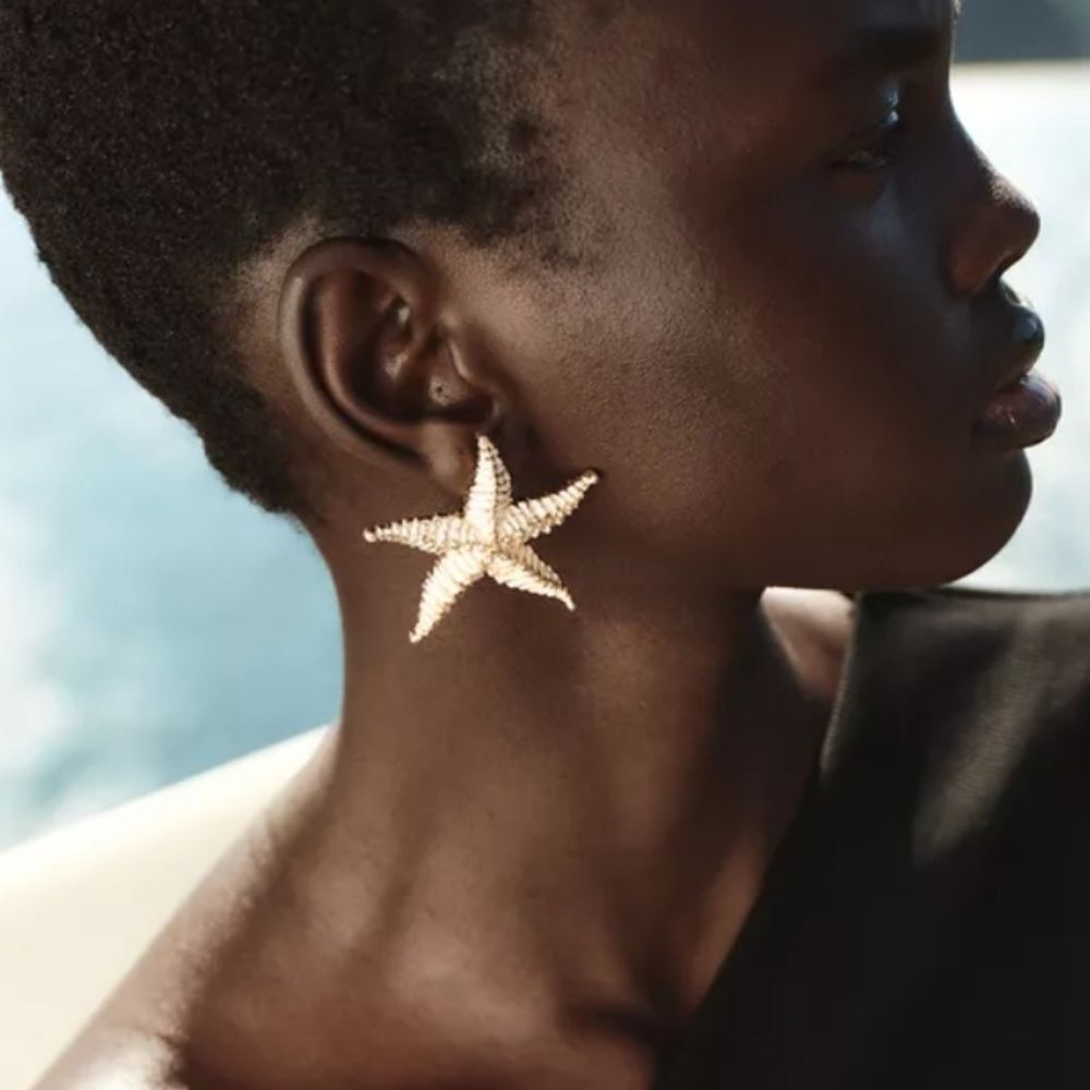 New! Gold Textured Cream Starfish Statement Stud Earrings • NWOT (1045A)